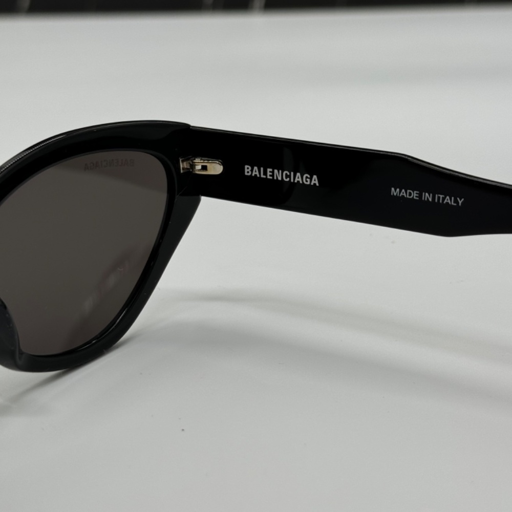 NEW BB0306S 001 BALENCIAGA BLACK CAT EYE WOMEN BALENCIAGA SUNGLASSES - Picture 10 of 11